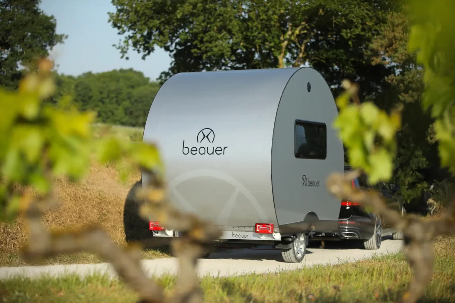Beauer Teleskop-Wohnwagen X4 X6 X8 in der Natur – ausziehbarer Wohnraum Made in France